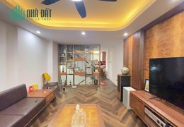 Mua đất tặng nhà 3 tầng. mặt phố, mặt tiền lớn 8m .. kinh doanh sầm uất, giao thông thuận tiện. Gia