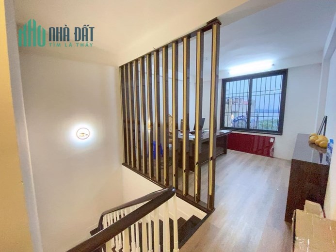 Mua đất tặng nhà 3 tầng. mặt phố, mặt tiền lớn 8m .. kinh doanh sầm uất, giao thông thuận tiện. Gia