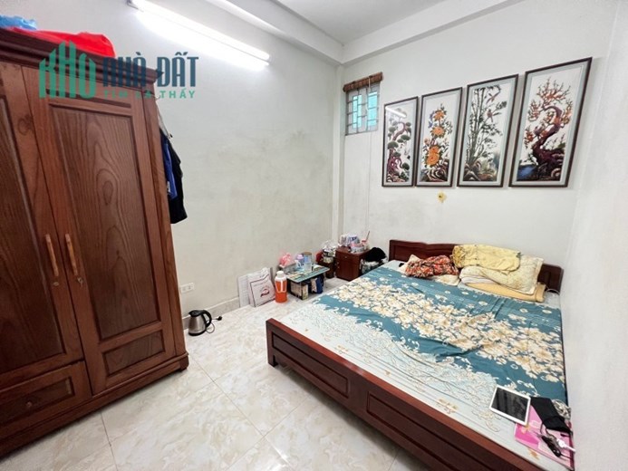 NGAY TRONG NGÀY, bán nhà Lĩnh Nam, CỰC RỘNG, Sát phố, 41m2 x 5T giá 3.4tỷ