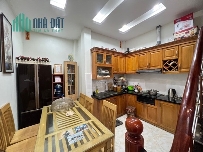 NGAY TRONG NGÀY, bán nhà Lĩnh Nam, CỰC RỘNG, Sát phố, 41m2 x 5T giá 3.4tỷ
