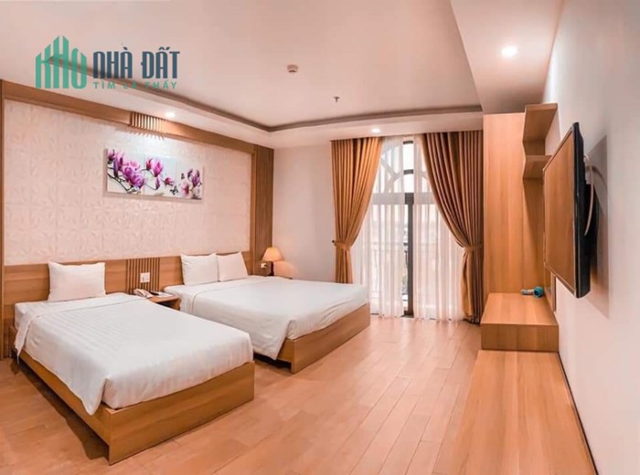 BÁN kKHACHS SẠN NGỘP BANK ĐÀ NẴNG 350M 8 TẦNG LÔ GÓC 50P GIÁ 54 TỶ