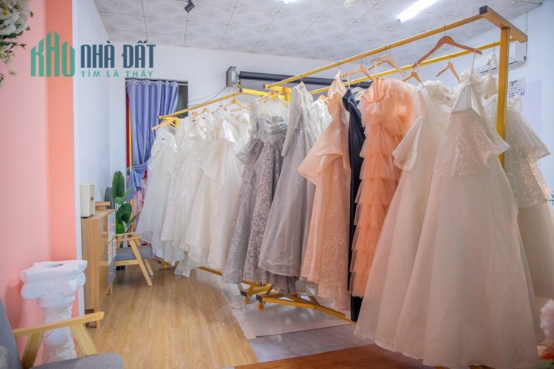 Tinh Long An , Sang nhượng cửa hàng áo cưới Mỹ hạnh nam, Đức hoà, Long an, Tel : 0901373851