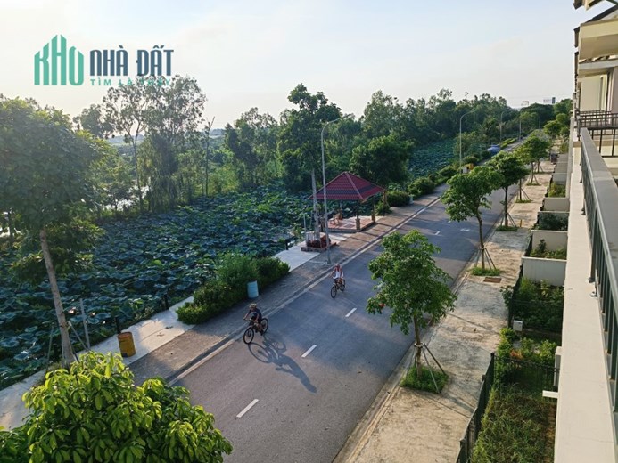 Bán nhà view sông sen tự nhiên đẹp và thơ mộng.