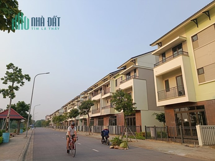 Bán nhà view sông sen tự nhiên đẹp và thơ mộng.