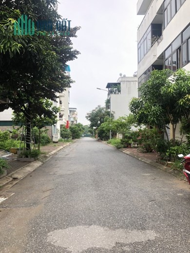 Bán đất TĐC Thạch Bàn, vỉa hè, ô tô, 90 m2, MT 5,5 m, nhĩnh 11 tỷ.