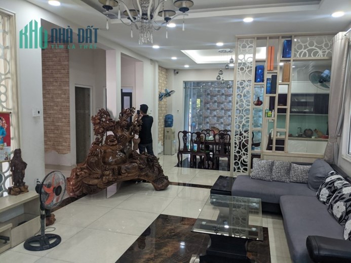 Cần bán Biệt thự 3 Tầng, P. Linh Trung Thủ Đức, Diện tích 170m², Giá 14 Tỷ