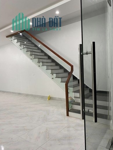 Cần bán nhà khu 5 quang trung uông bí, nhà mới xây thiết kế hiện đại .