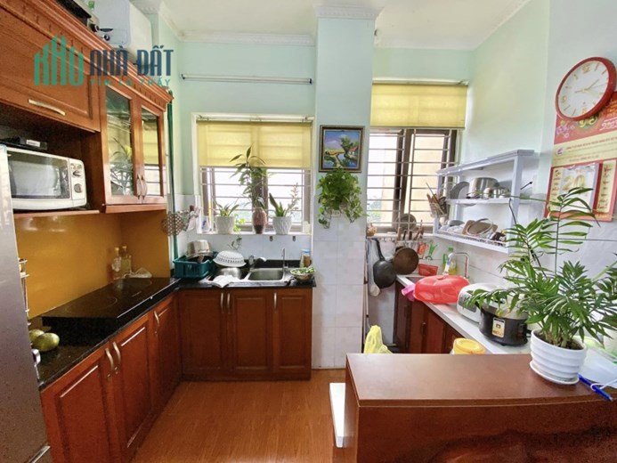 Nhà đẹp thoang sáng - lô góc - ô tô đỗ cửa -vào nhà 
Ngõ rộng -  thông tứ phía
lh 0964.665.035