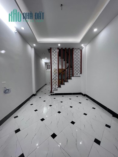Bán nhà Nguyễn Đức Cảnh, ngõ cực rộng, thông tứ tung, DT38m2, giá 4 tỷ.
