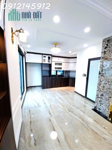 Phân lô CẦU GIẤY 62m lô góc, 8T, TM, nhỉnh 17 tỷ. Ô tô tránh, ở kết hợp KD Văn phòng