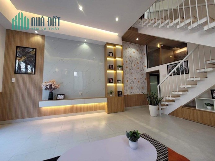 GIẢM GIÁ BÁN NHANH NHÀ 2MK SÁT ĐƯỜNG LÊ DUẪN FULL NỘI THẤT