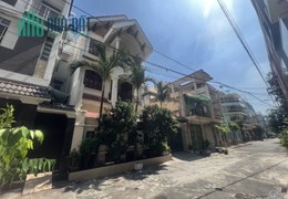 Siêu Phẩm, Biệt thự Q,11, 6 Tầng, Hồ bơi, Xe hơi ngủ trong nhà.