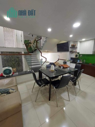 Siêu Phẩm, Biệt thự Q,11, 6 Tầng, Hồ bơi, Xe hơi ngủ trong nhà.