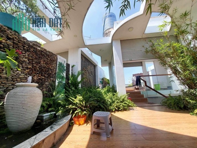 Siêu Phẩm, Biệt thự Q,11, 6 Tầng, Hồ bơi, Xe hơi ngủ trong nhà.