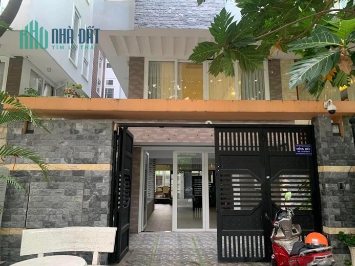 Khu vực đẳng cấp hiếm nhà bán dân trí cao - KDC  Phú Mỹ Hưng - Quận 7 . DTSD 379m2 giá chỉ 23 tỷ
