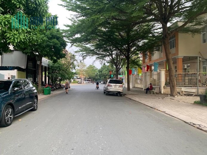 Khu vực đẳng cấp hiếm nhà bán dân trí cao - KDC  Phú Mỹ Hưng - Quận 7 . DTSD 379m2 giá chỉ 23 tỷ
