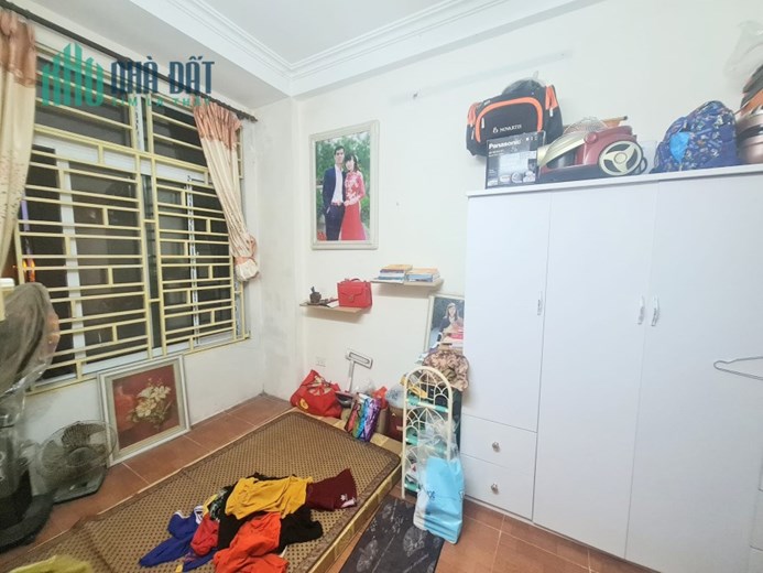 Bán nhà ngay gần Times City, nhà rộng, thiết kế rất chắc chắn, trước nhà thoáng vô cùng, gần 40m2,