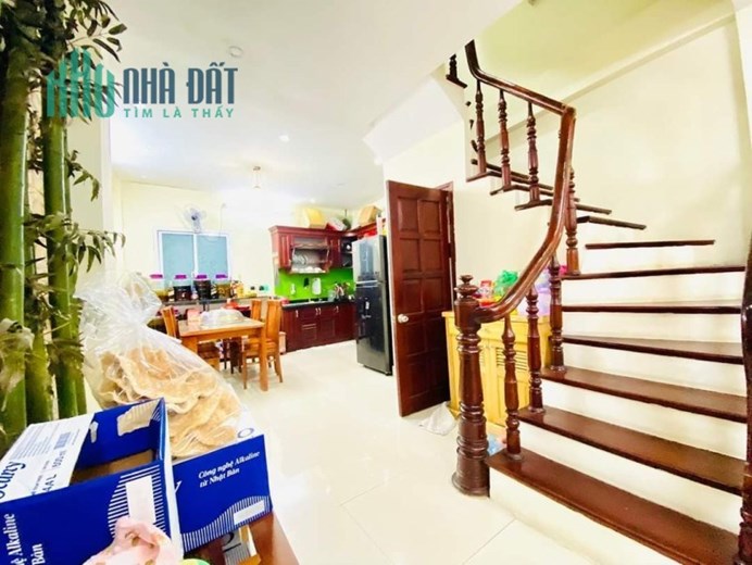 Bán nhà Hồng Mai, rộng vô cùng, ngõ thông các ngả, DT46m2, giá 3.7 tỷ.
