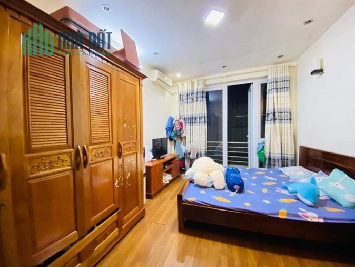 Bán nhà Hồng Mai, rộng vô cùng, ngõ thông các ngả, DT46m2, giá 3.7 tỷ.