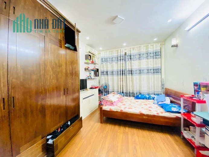 Bán nhà Hồng Mai, rộng vô cùng, ngõ thông các ngả, DT46m2, giá 3.7 tỷ.