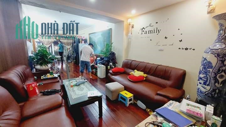 Bán Nhà Mặt Phố Nghĩa Tân 60m2 x 5 tầng , Mặt Phố Kinh Doanh Sầm Uất , giá đầu tư chỉ 10 tỷ.