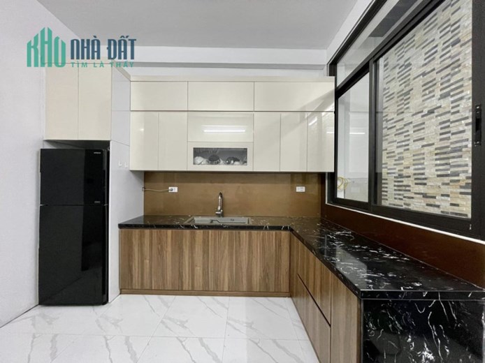 Bán nhà 5 tầng Tặng Nội Thất , Ngõ Nông Gần Phố, Ô Tô Lùi Cửa Quận Bắc Từ Liêm