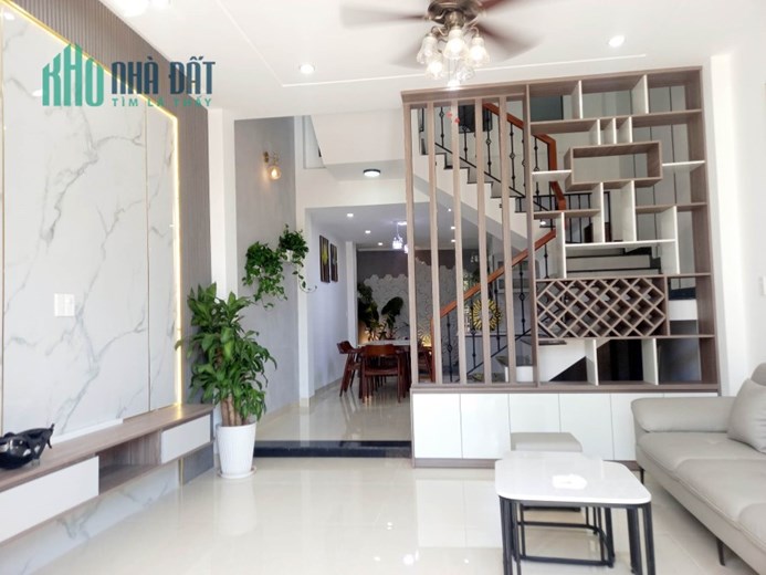 Nhà đẹp Tô Hiệu, rất gần đường chính, mà chỉ có hơn 3 tỷ