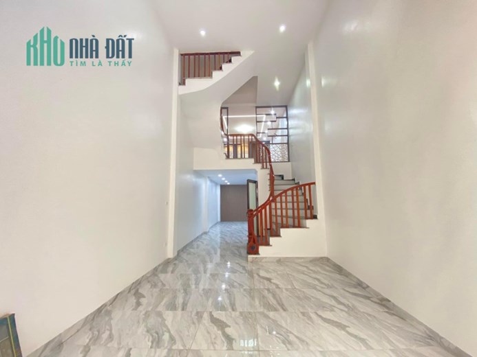 Bán nhà đẹp mới tinh ở ngay Hoa Bằng 40m2 x 6T, ô tô, View đẹp ở sướng 5,7 tỷ.
