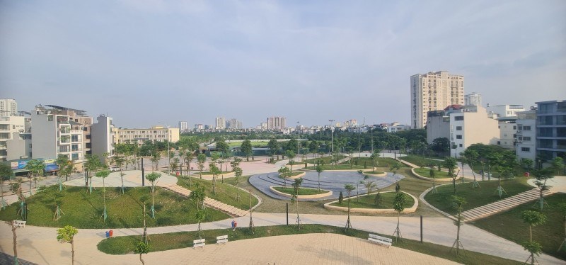 BIỆT THỰ NGỌC THỤY VIEW CÔNG VIÊN – 2 MẶT TIỀN, ĐƯỜNG RỘNG VỈA HẺ 2 BÊN.
