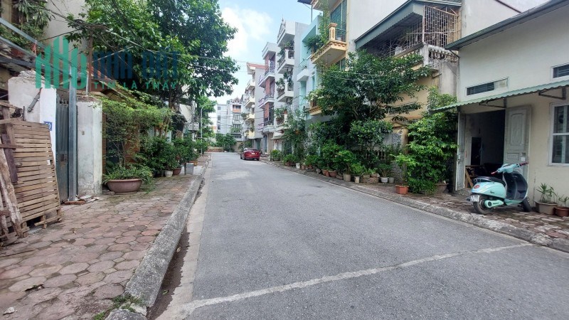 BIỆT THỰ NGỌC THỤY VIEW CÔNG VIÊN – 2 MẶT TIỀN, ĐƯỜNG RỘNG VỈA HẺ 2 BÊN.