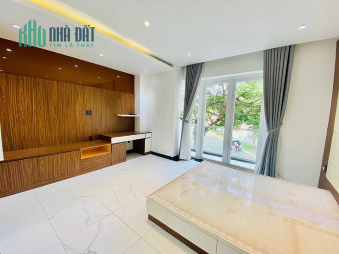Cho Thuê Nhà #NGUYỄN_KHANG 56m2. MT Rộng. Ngõ Ô tô. 5 Phòng. Làm VP Cực Đỉnh. Rẻ Như Cho