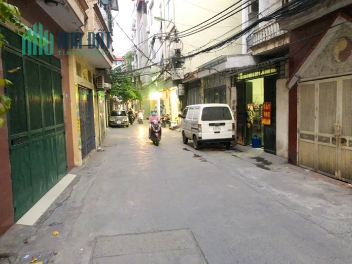 Tôi cần bán nhà Ngõ 168 Vương Thừa Vũ, Thanh Xuân, 6 tầng thang máy,ô tô tránh vào nhà, 0385582986