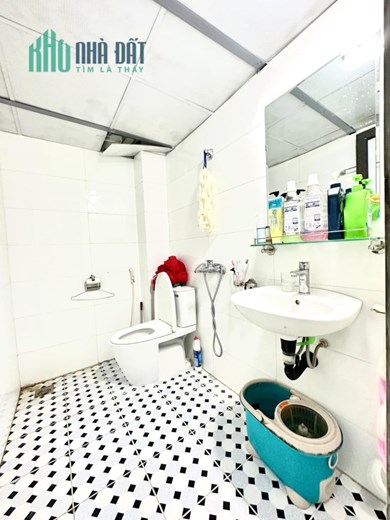 Bán căn nhà 2 tầng đang Kinh doanh SPA - 15m ra đường Ô TÔ - ngõ thông