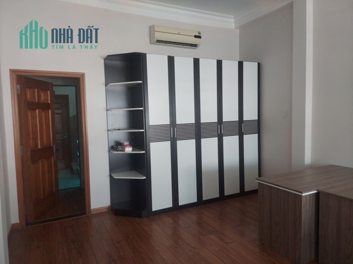 CHO THUÊ VĂN PHÒNG TẦNG 1 CÓ 1 PN, 1 PHÒNG LÀM VIỆC