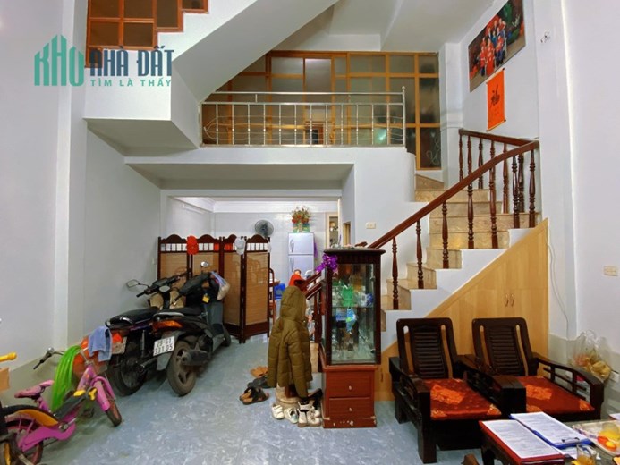 Bán nhà phân lô Hoàng Cầu Đống Đa ô tô đỗ cửa 42m 4 tầng 7.5 tỷ