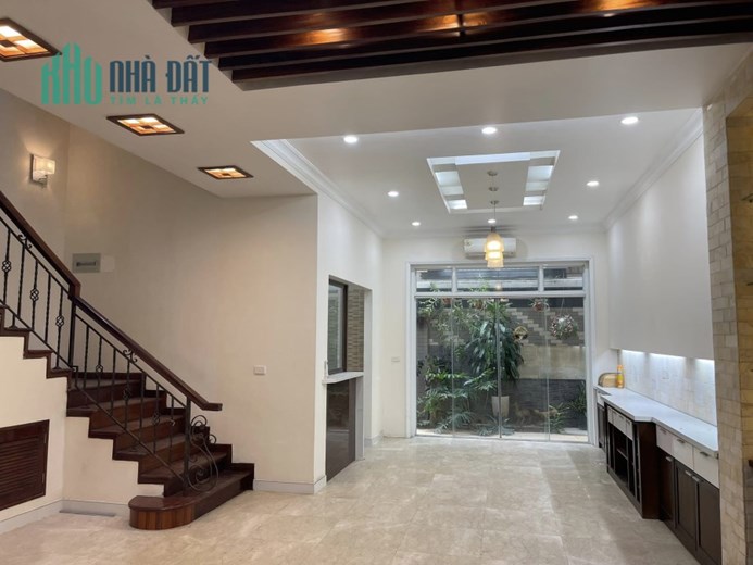 PHÂN LÔ NGUYỄN VĂN HUYÊN CẦU GIẤY 17.2 TỶ 70M MẶT TIỀN 7.4M TRƯỚC NHÀ OTO TRÁNH SÁT PHỐ