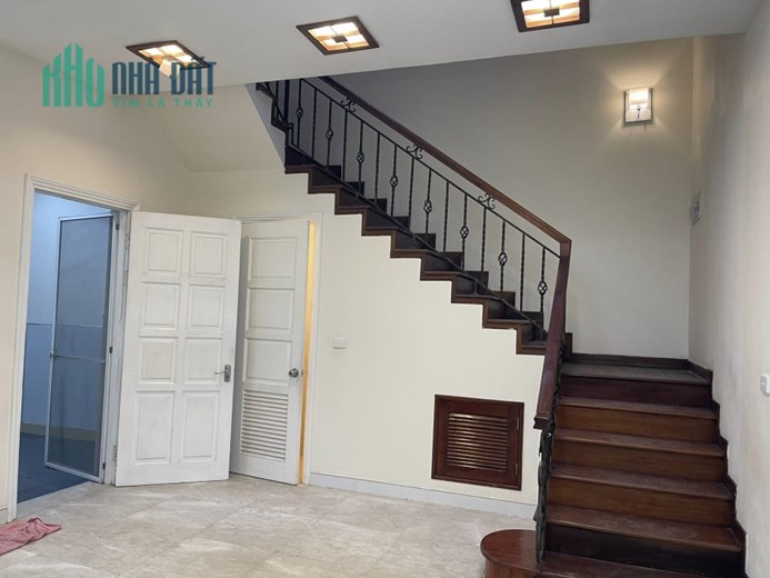 PHÂN LÔ NGUYỄN VĂN HUYÊN CẦU GIẤY 17.2 TỶ 70M MẶT TIỀN 7.4M TRƯỚC NHÀ OTO TRÁNH SÁT PHỐ