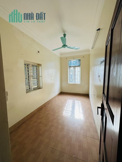 Cho thuê nhà 3 tầng mặt phố Nam Dư gần trường học và chợ
