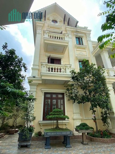 BIỆT THỰ SÂN VƯỜN KHU NGOẠI GIAO ĐOÀN, Diện tích 302m2 4 tầng. Giá 15 tỷ có thương lượng