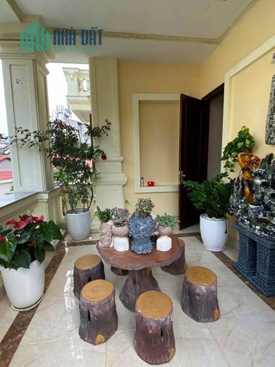 BIỆT THỰ SÂN VƯỜN KHU NGOẠI GIAO ĐOÀN, Diện tích 302m2 4 tầng. Giá 15 tỷ có thương lượng