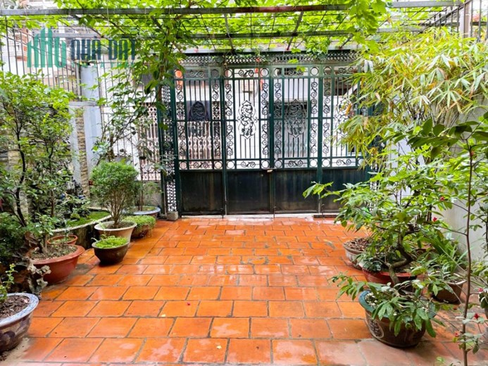 Bán nhà mới phân lô Cù Chính Lan, Thanh Xuân, đường ô tô tránh nhau, 5 tầng sân đỗ 2 ô tô 7 chỗ,