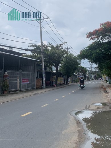 BÁN ĐẤT TẶNG NHÀ CẤP 4 MẶT TIỀN THỚI TAM THÔN 600M2