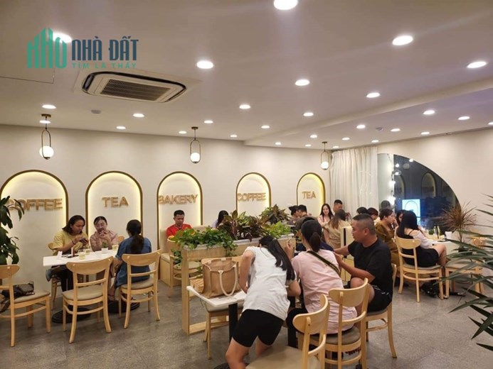 Bán Nhà Mặt Phố Trần Quốc Hoàn 6 Tầng Thang Máy Giá Đầu Tư chỉ 21 Tỷ