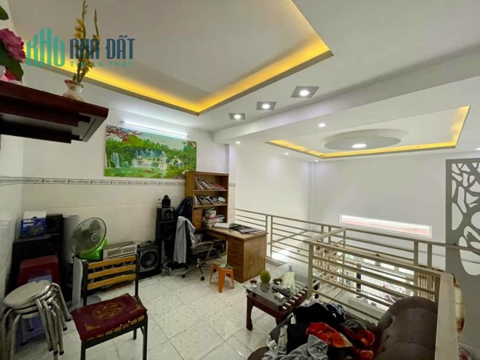 NHÀ ĐẸP - NGANG KHỦNG - SÁT MẶT TIỀN -