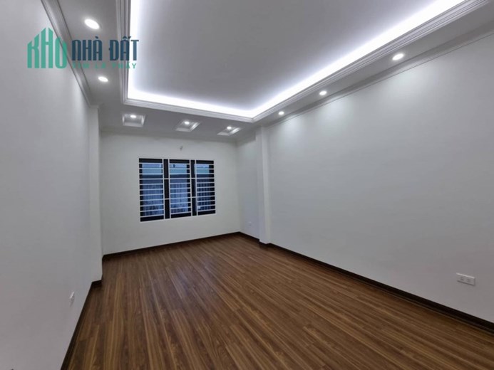 PHÂN LÔ VIP TRẦN CUNG CẦU GIẤY MỚI CỨNG OTO TRÁNH THANG MÁY KD 54M x 6T MT4.2 13,5 TỶ