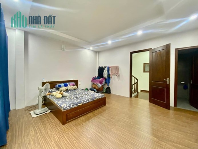 Bán Nhà Giáp Bát, 40m x 5 tầng, 4.3 tỷ, nhà đẹp, gần phố