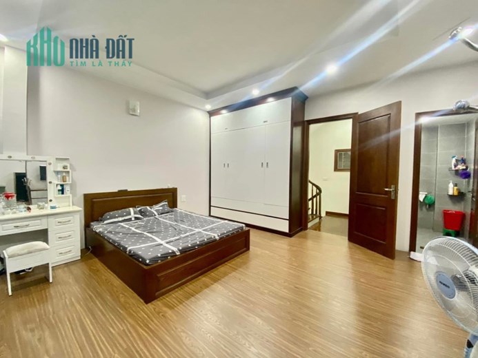 Bán Nhà Giáp Bát, 40m x 5 tầng, 4.3 tỷ, nhà đẹp, gần phố