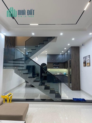 Sau Bến Xe, 106m2, Mới xây vài năm, Ô tô trong Sân, 3.x tỷ