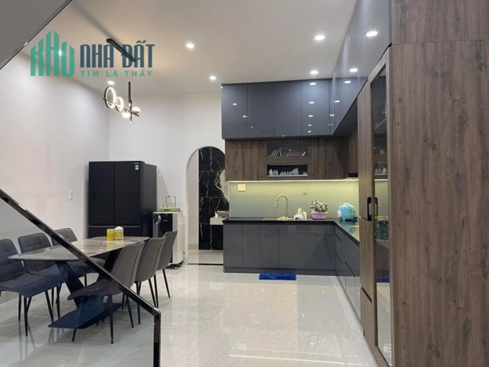 Sau Bến Xe, 106m2, Mới xây vài năm, Ô tô trong Sân, 3.x tỷ