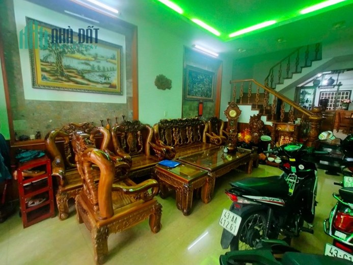 Nhà MT Hoà Cường, 81m2 3 tầng mới đẹp, Nội Thất Đẳng Cấp
